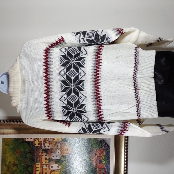 Scandia Woods Intarsia Snowflake Zip Front Sweater - Picture 3 of 6